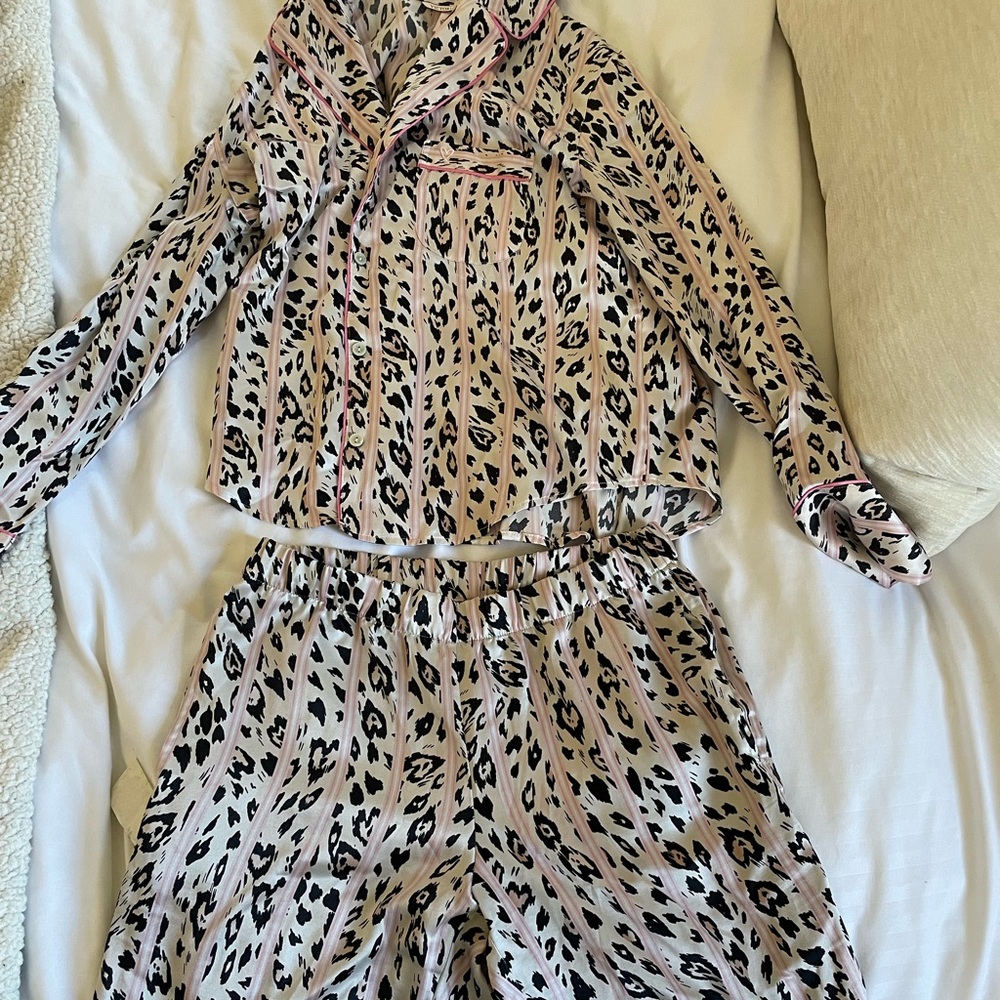 Victoria’s Secret Satin Pajamas - size xs